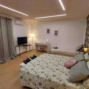 https://dnholidayhouse.sicilyhotelsitaly.net